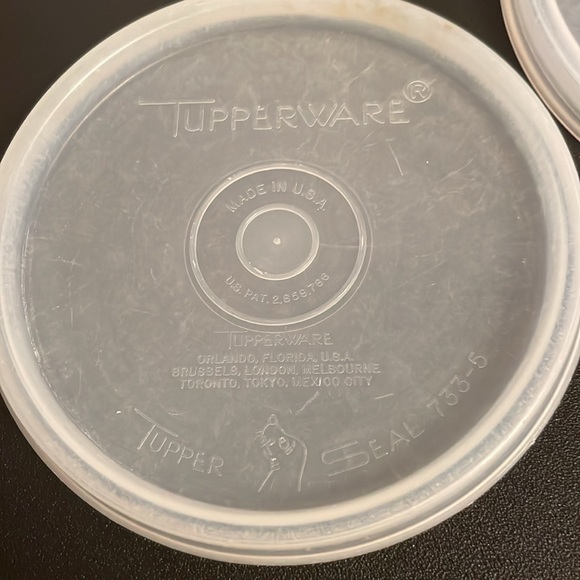 Vintage Tupperware Condiment Caddy in Great Condition with Original Lids - Picture 6 of 7